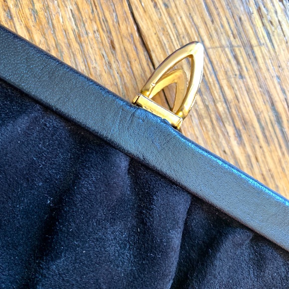 Stunning 1960’s very rich thick Black Suede Fold Out Clutch,Gold Velvet Inner🖤 - Picture 5 of 5